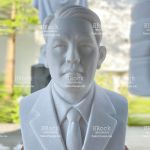 Tượng Bán Thân Bằng Đá Trắng  - Tạc tượng chân dung người thân bằng đá